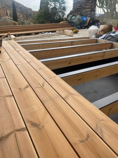 Detalle tarima de pino